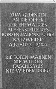 Gedenkstein in Walldorf: "Zum Gedenken an die Opfer der ehemaligen Aussenstelle des Konzentrationslagers Natzweiler August bis Dezember 1944. Die Toten mahnen: Nie wieder Faschismus, nie wieder Krieg."