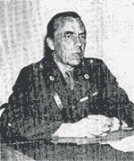 Graf Folke  Bernadotte, der stellvertretende Vorsitzende des Schwedischen Roten Kreuzes, unterrichtet auf einer Pressekonferenz am 30.4.1945 die Öffentlichkeit von der bis dahin geheimgehaltenen Rettungsaktion.
